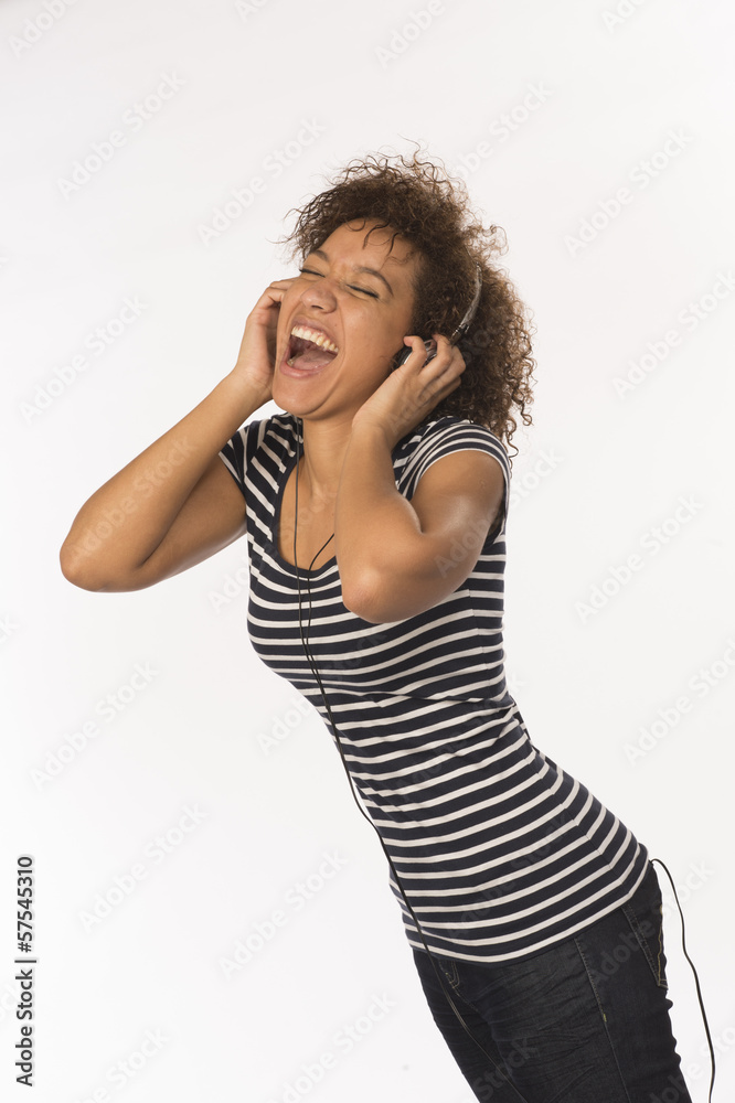 Femme-Metisse-Heureuse-Musique Femme-Metisse-Heureuse-Musique