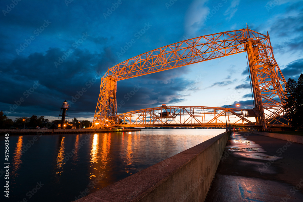 Obraz premium Aerial Lift Bridge