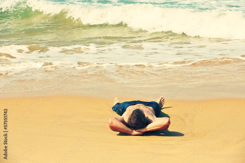 Obraz premium Alone on the beach