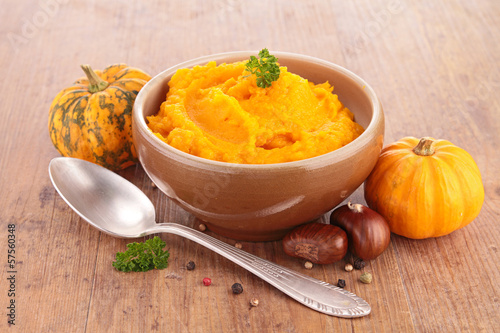 Canvastavla bowl of pumpkin puree