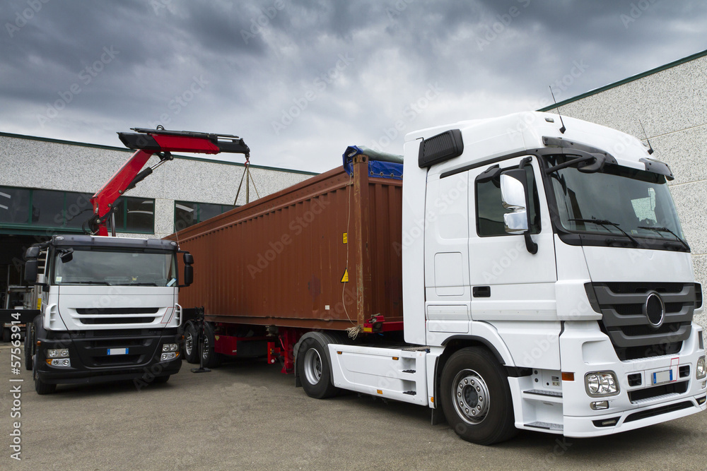 camion con container camion con container