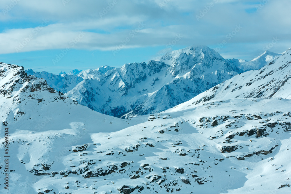 Morning winter ski resort Molltaler Gletscher (Austria).