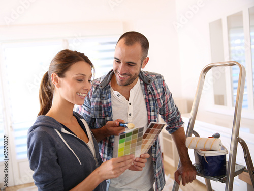 Couple in new house choosing color for walls