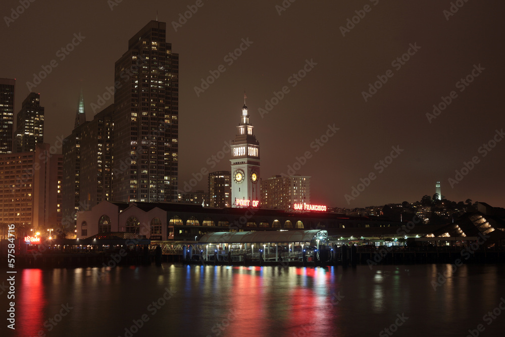 Obraz premium The Ferry Terminal at Pier 1 in San Francisco