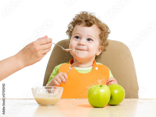 mother hand spoon feeding b...