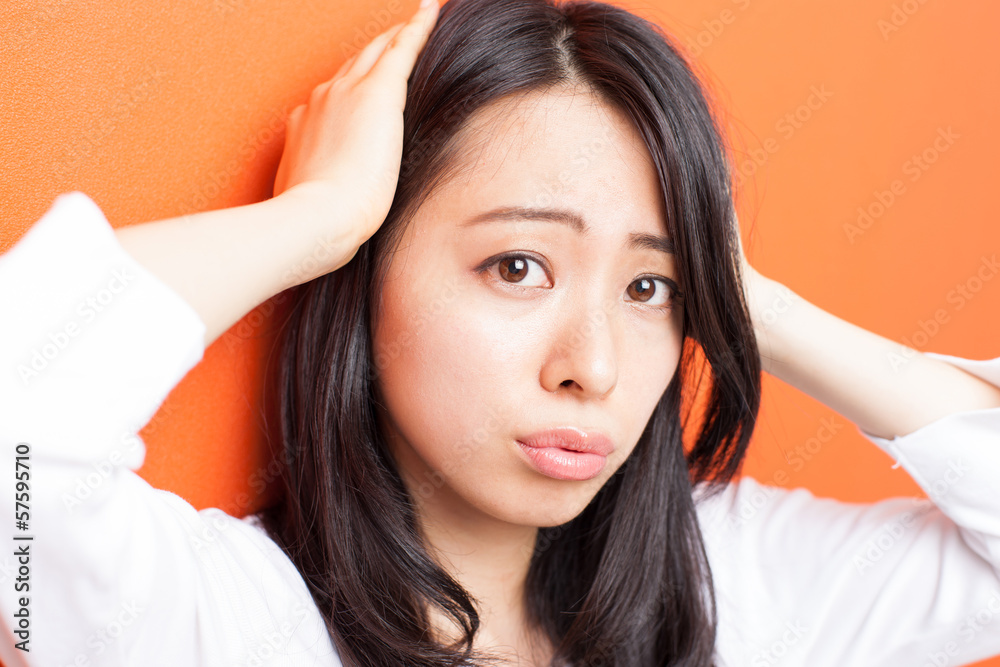 困っている女性 困っている女性
