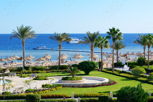Schilderij op canvas Motor yacht and beach at the luxury hotel, Sharm el Sheikh, Egyp