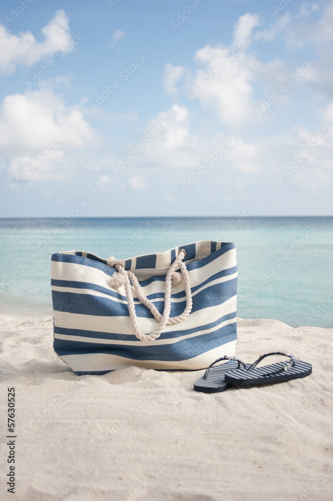Fototapeta premium beach bag and flip flops
