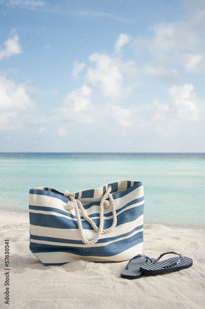 Fototapeta premium beach bag and flip flops