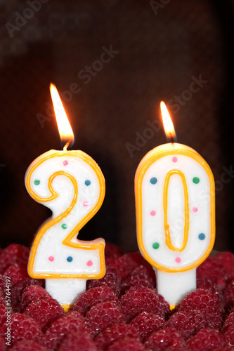 Bougies d'anniversaire allumées : 20 ans photo