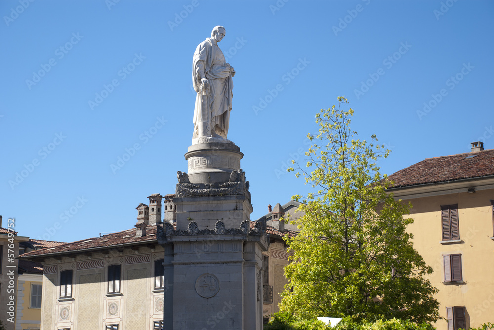 Como - Statua di Alessandro Volta Stock Photo | Adobe Stock
