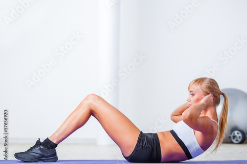 woman doing sit-ups on the floor