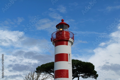 Phare rouge et  blanc de la Rochelle