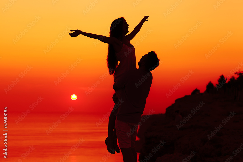 silhouette couple in love