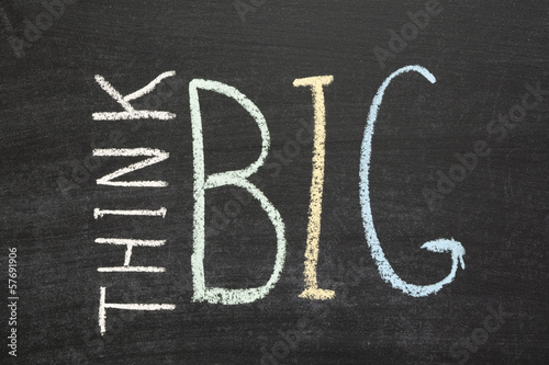 Картината върху платно think big