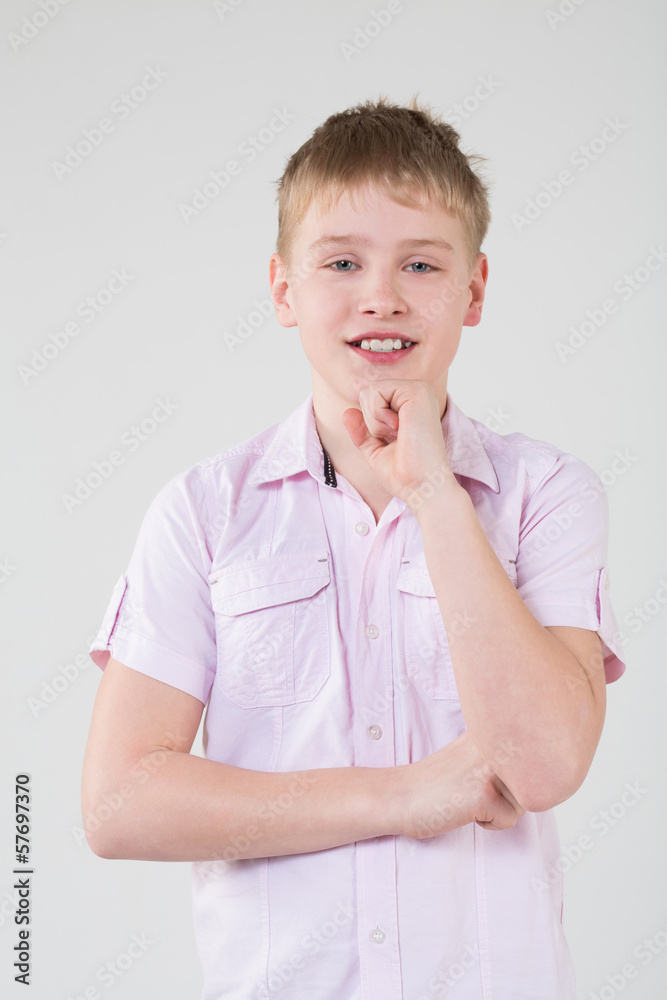 The boy in a pink shirt propping up hand to head The boy in a pink shirt propping up hand to head