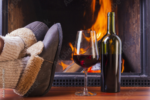 Obraz na plátně drinks at fireplace on winter evening