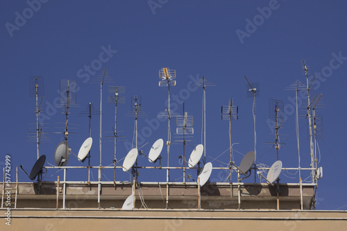 Obraz na plátně Satellite antennas on the roof