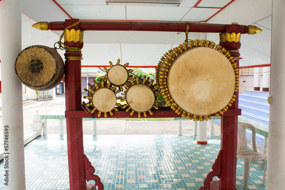 Naklejka premium the Ancient Drum and drumsticks
