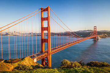 Canvas schilderij Golden Gate Bridge Golden Gate Bridge tegen blauwe lucht  © sborisov