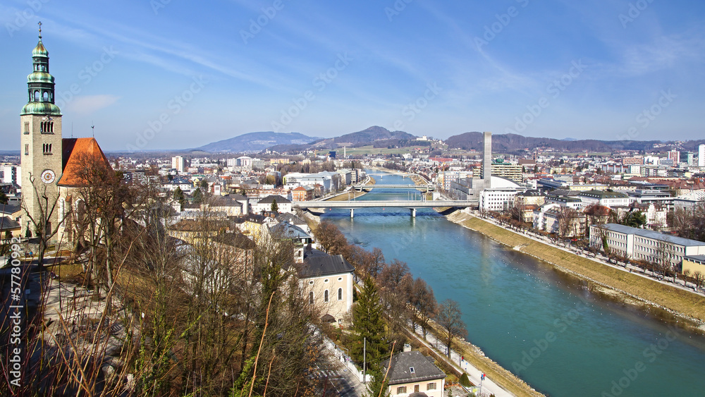 Obraz premium Panoramic view of the Salzburg and Salzach river.