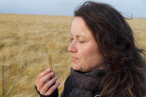 Femme et esturgeon photo