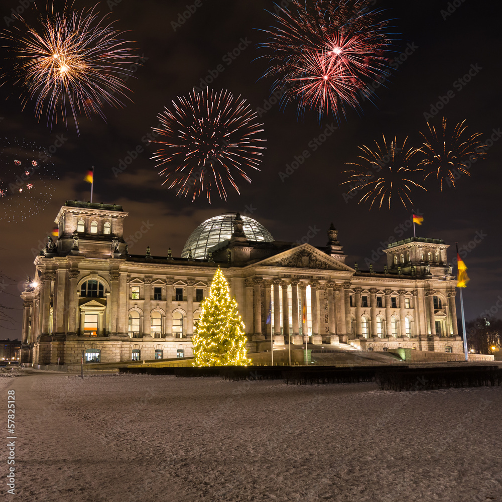 Naklejka premium bundestag mit feuerwerk