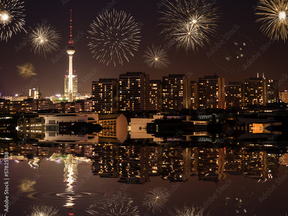Fototapeta premium berlin panorama und feuerwerk