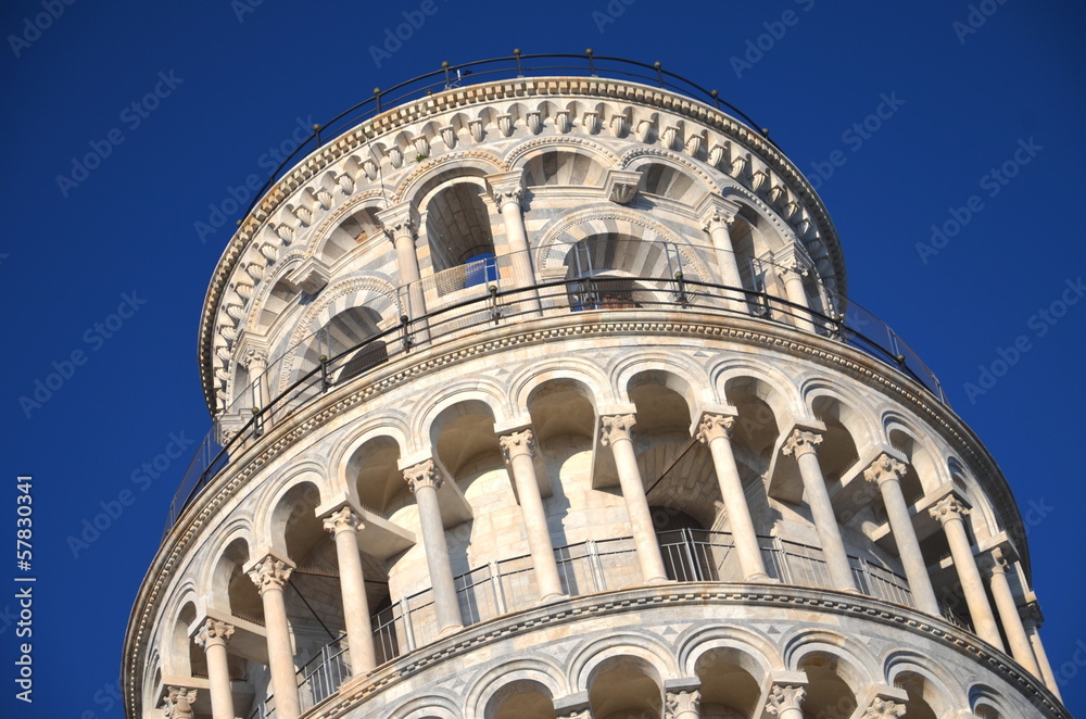 Słynna Krzywa Wieża w Pizie na Placu Cudów, Toskania we Włoszech