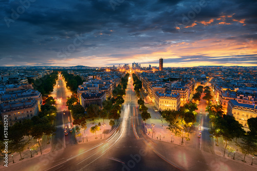 Amazing view to night Paris © dell