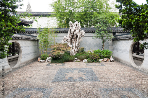 Fotografia, Obraz Have a rockery and circular courtyard door, in China