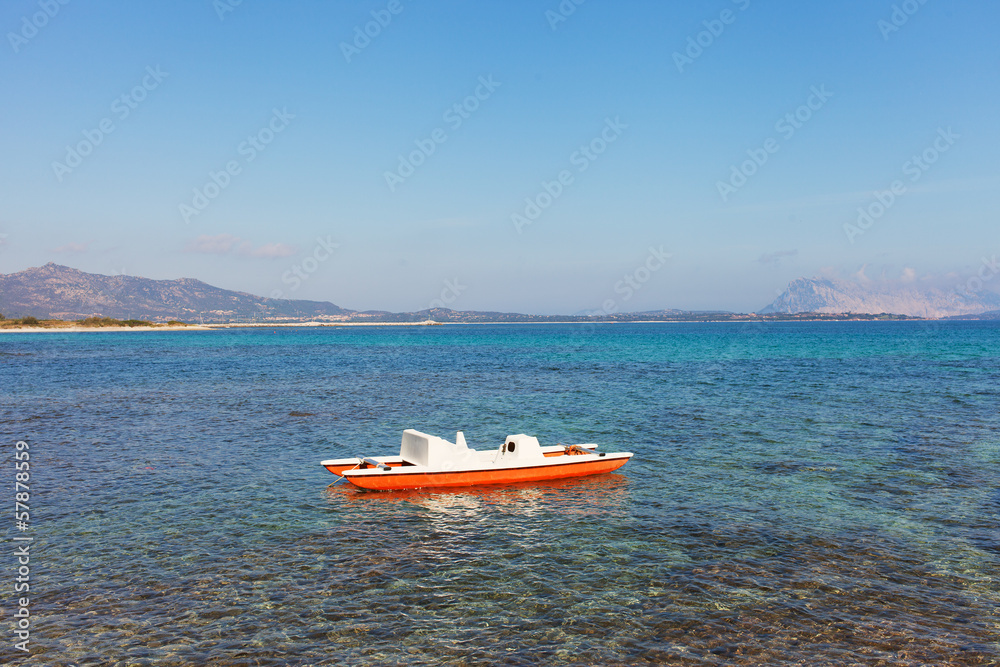 Obraz premium Boat in sea.