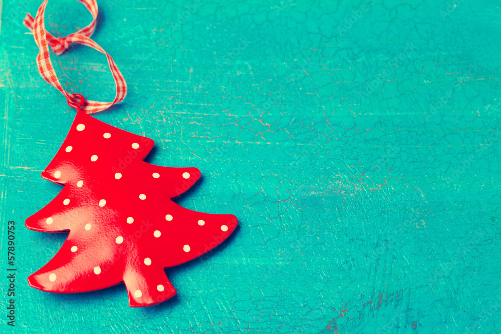 Naklejka premium Wooden painted background with Christmas tree ornament