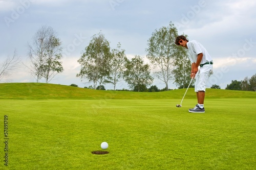 Golf, Golfer thrusting the ball into the hole