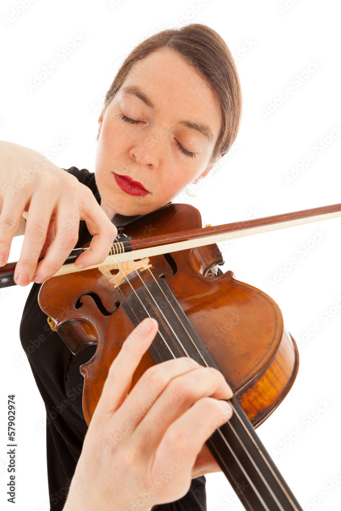 Die schöne junge Frau spielt auf einer Geige Die schöne junge Frau spielt auf einer Geige