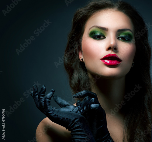 Beauty Fashion Glamour Girl. Vintage Style Model Wearing Gloves