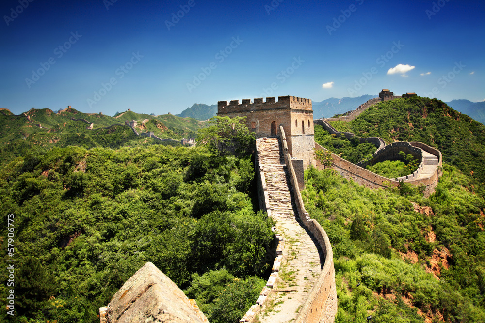 The Great Wall of China near Jinshanling on a sunny summer day - obrazy, fototapety, plakaty 