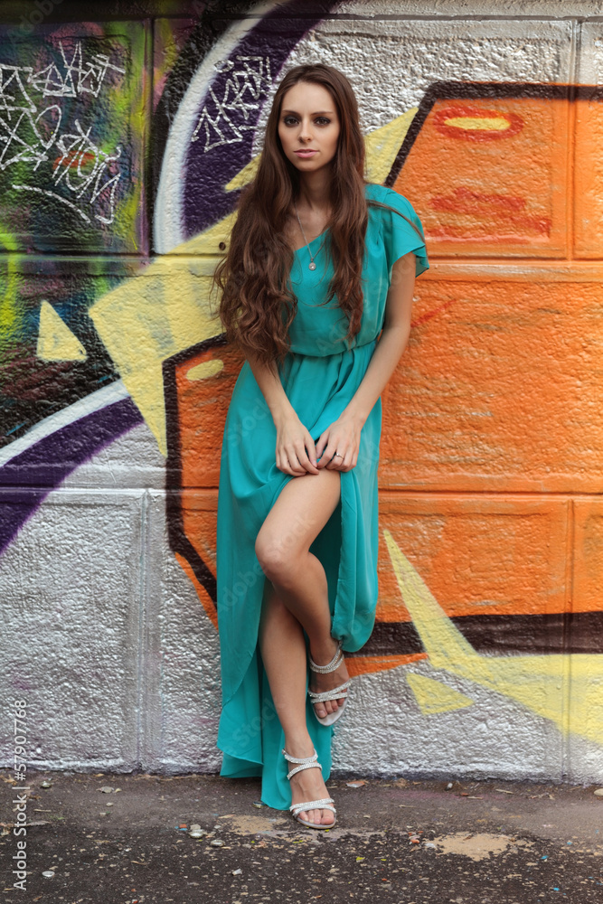 Naklejka premium The girl at a wall