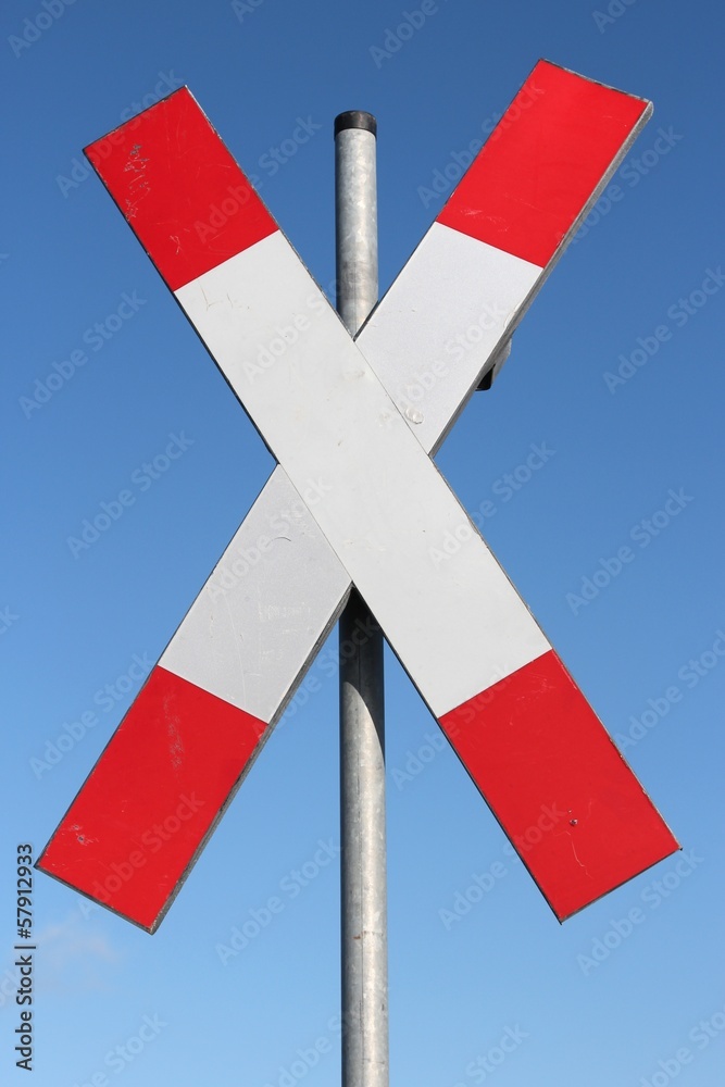 Deutsches Verkehrszeichen: Andreaskreuz Stock-Foto | Adobe Stock
