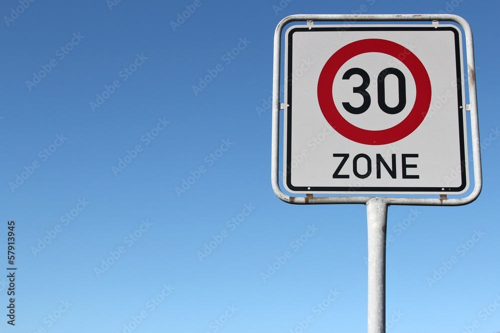 Deutsches Verkehrszeichen: Beginn einer Tempo 30-Zone Deutsches Verkehrszeichen: Beginn einer Tempo 30-Zone
