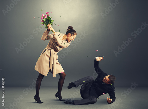 Canvas Print woman yelling at frightened man