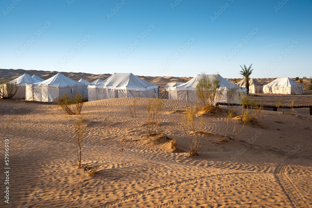 Obraz premium Tentes dans le désert du Sahara - Tunisie
