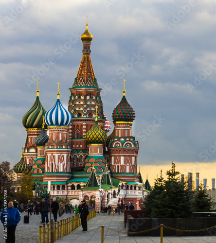 Canvas Print red square and st. basil