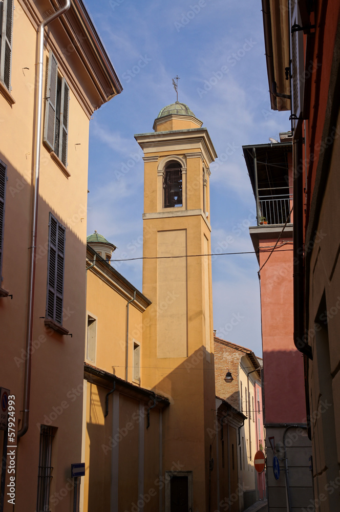 Une des nombreuses églises de Plaisance Une des nombreuses églises de Plaisance