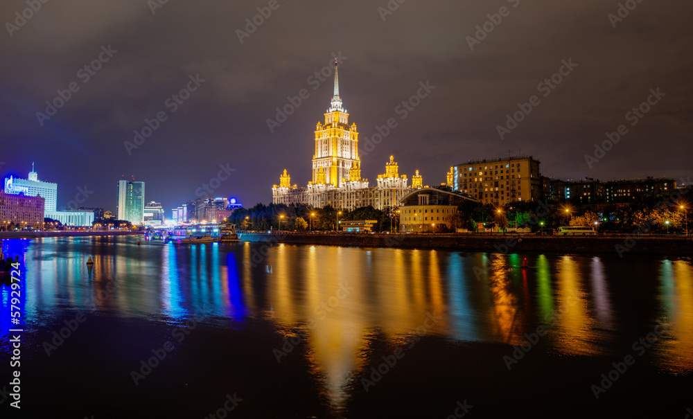 Obraz premium Hotel Ukraine at Night, Moscow