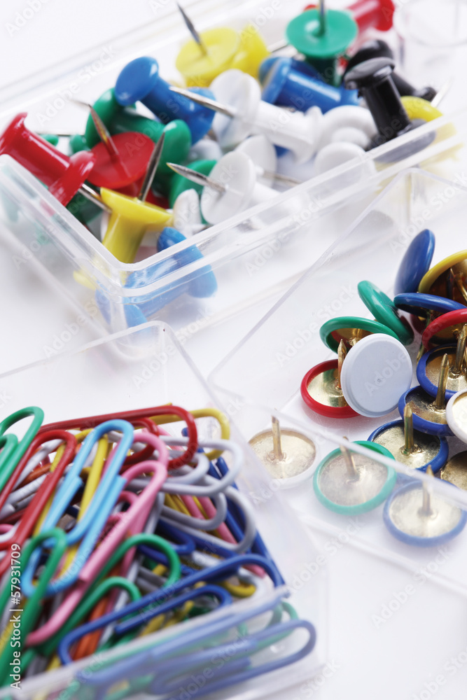 Fototapeta premium Paper clips and thumbtacks