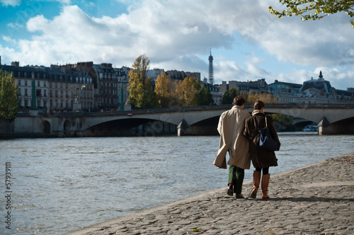 Photography amoureux en bord de Seine à Paris