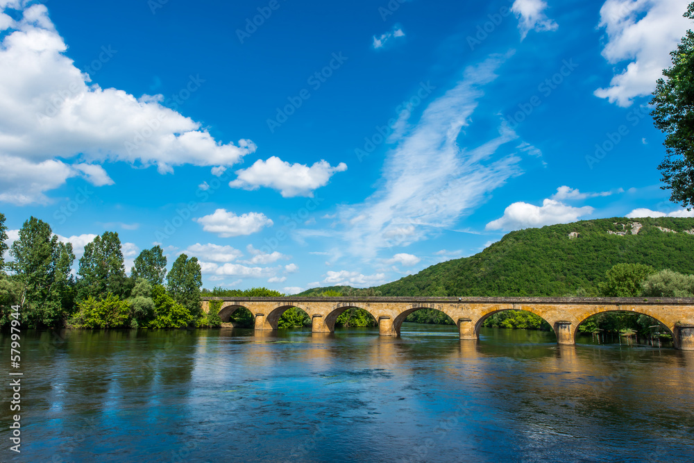 Obraz premium medieval bridge over the dordogne river
