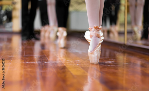Vászonkép Ballerinas dancing standing in pointe position
