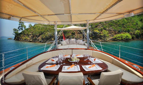 dinner table on the luxury sailboat